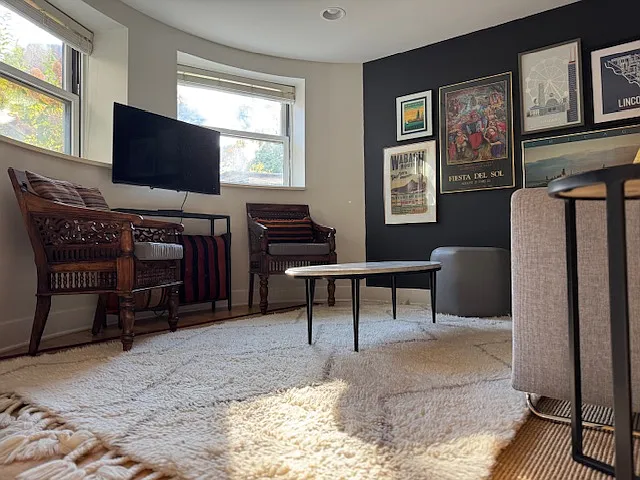 1454 W Farragut Ave — Photo 27