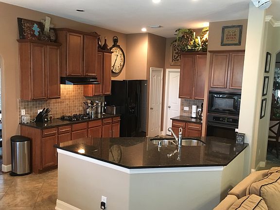Spacious Island Kitchen