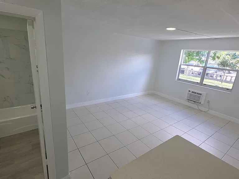 7311 Venetian St #6 — Photo 6
