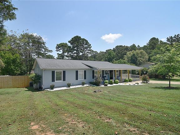 3rd image of 133 Dawnwood Ln