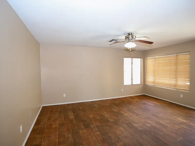 842 N Naples Dr — Photo 16