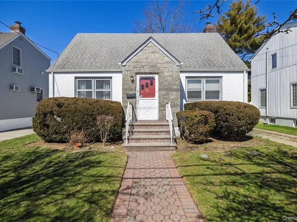 54 Hollywood Avenue, Lynbrook, NY 11563