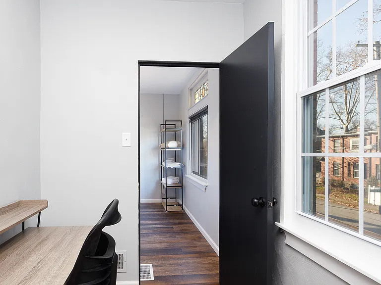 Savannah Ave — Photo 10