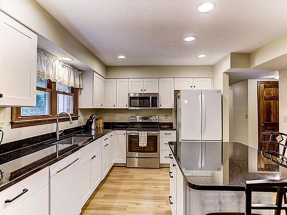 3rd image of 7510 Forest Brook Blvd