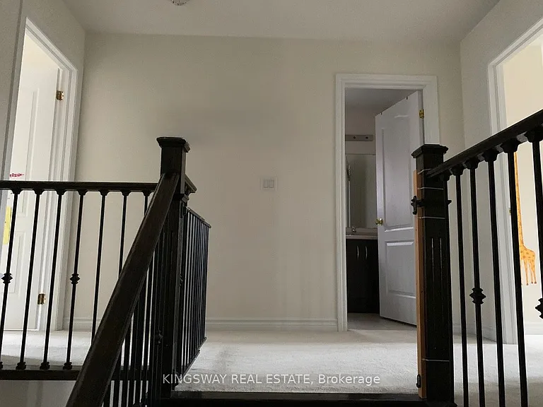 158 Minto Cres — Photo 10