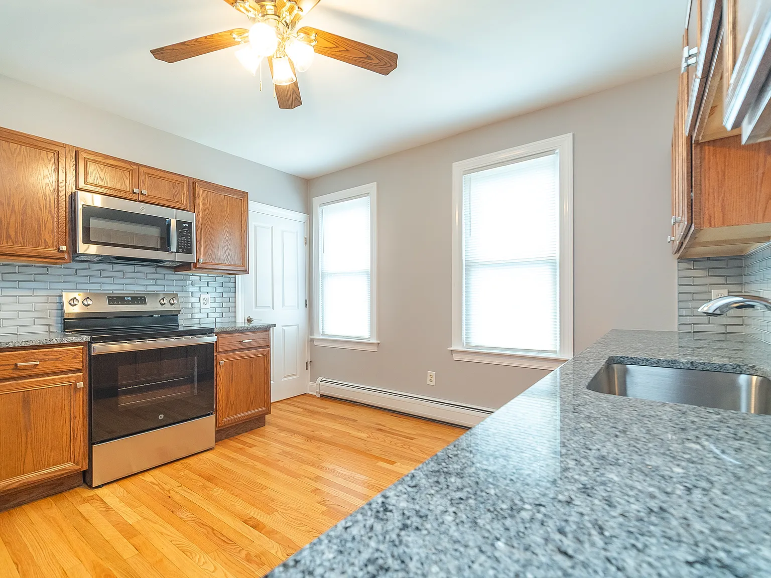 2 bed, $2,300 — Photo 4