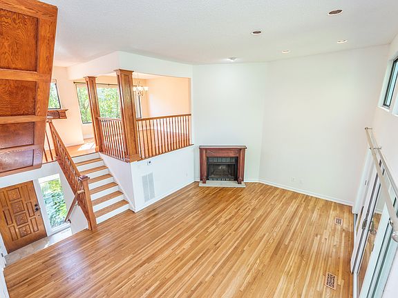 5th image of 5 Cedar Ln