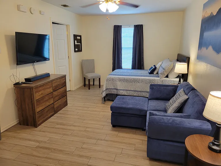 6817 Maple St — Photo 3