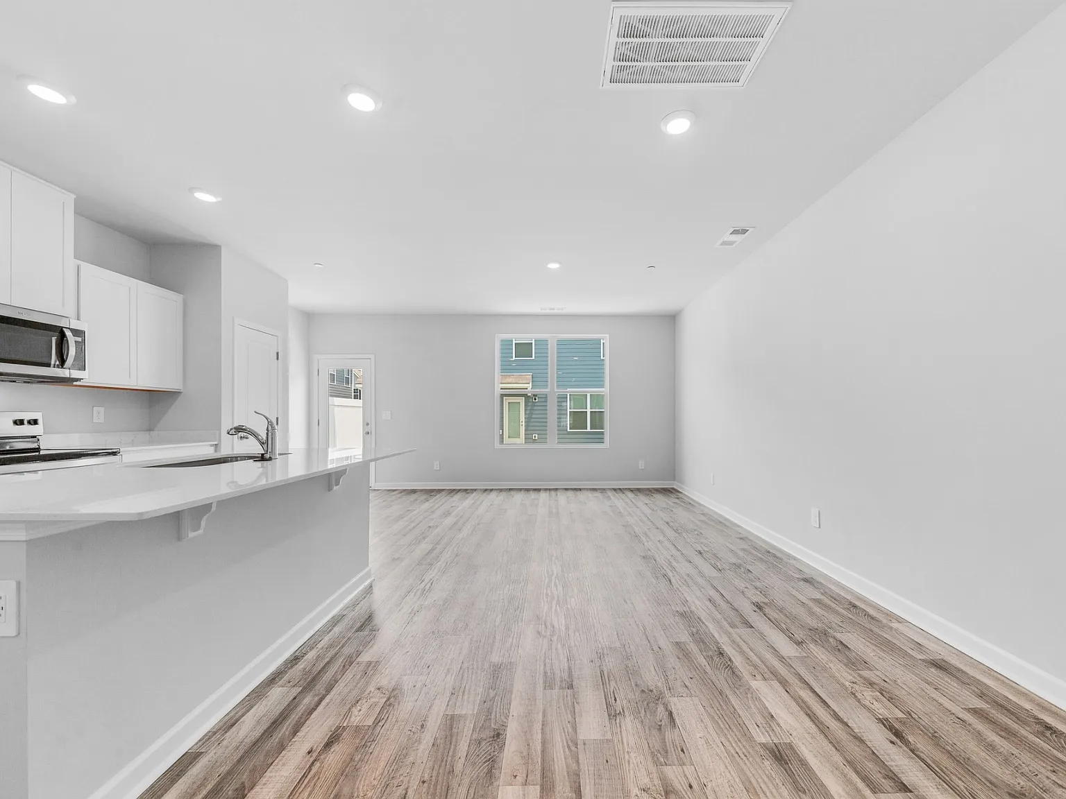 3 bed, 2.5 bath, 1474 sqft, $1,650 — Photo 4