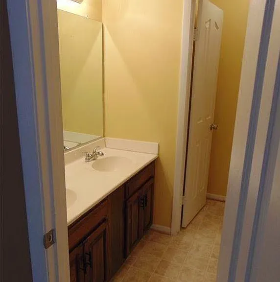 125 Wexford Dr E — Photo 3