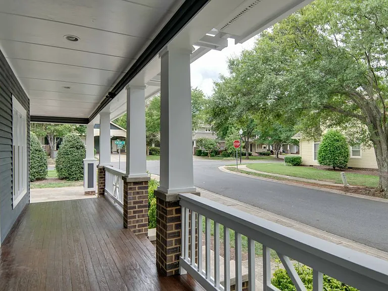 400 Olmsted Park Pl — Photo 3