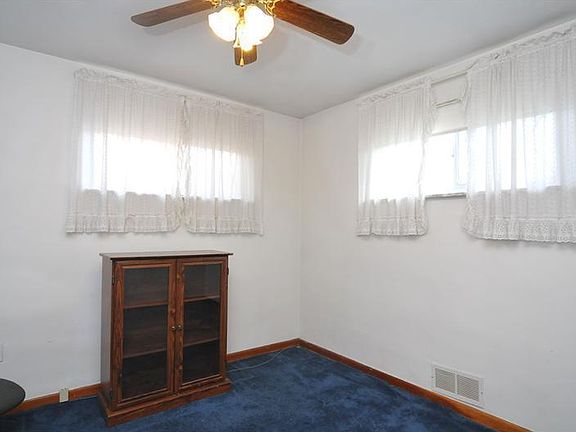 3rd image of 1022 S Harvey Ave