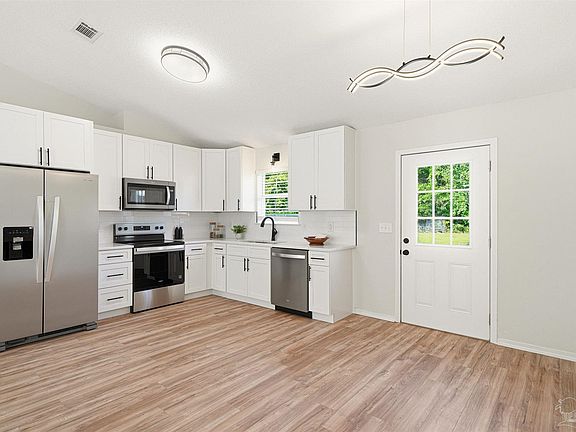 4th image of 5386 Traci Dr