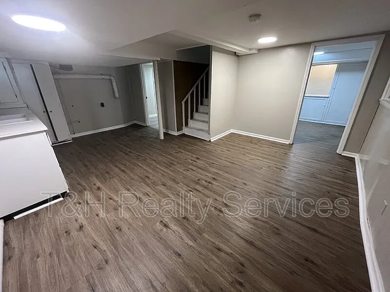2700 W 11th St — Photo 10