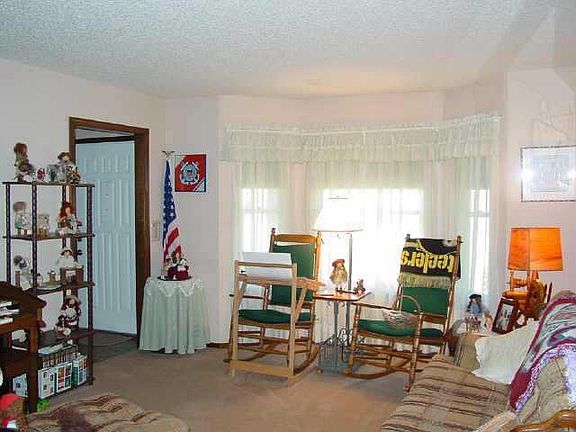 2nd image of 2908 Redmond Ct