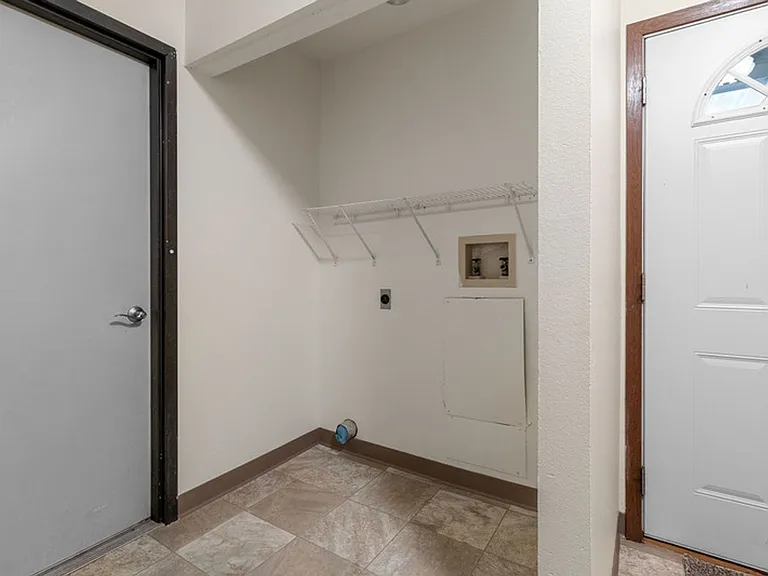 Hickory Drive and Pinecrest Apartments — Photo 33