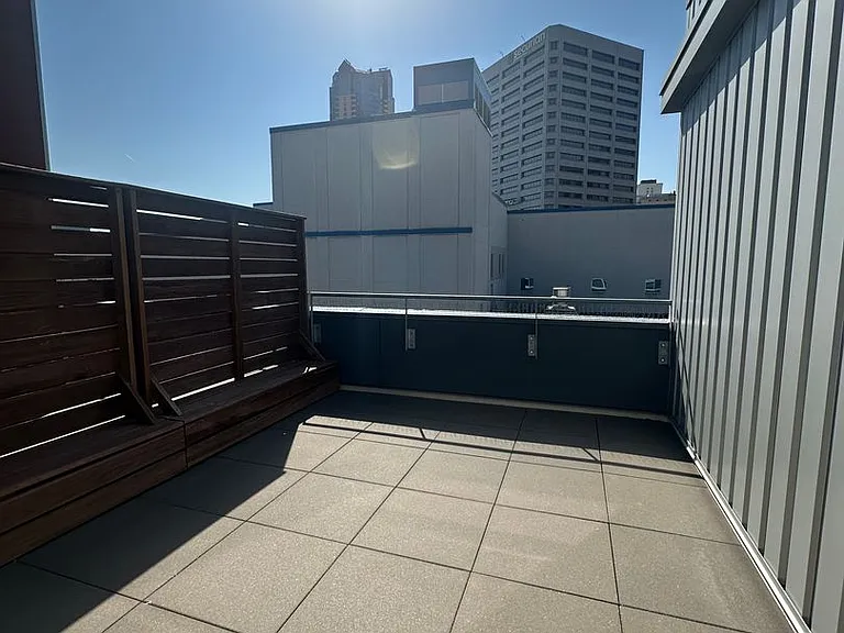 133 E 7th St — Photo 54