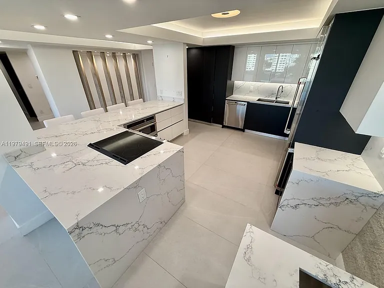 900 Bay Dr #524 — Photo 2