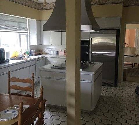 3rd image of 75 Suffolk Blvd
