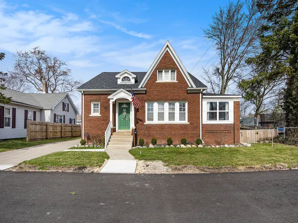 612 Clinton Ave, Saint Clair, MI 48079