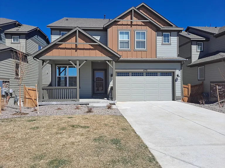 470 Hyde Park Cir — Photo 1