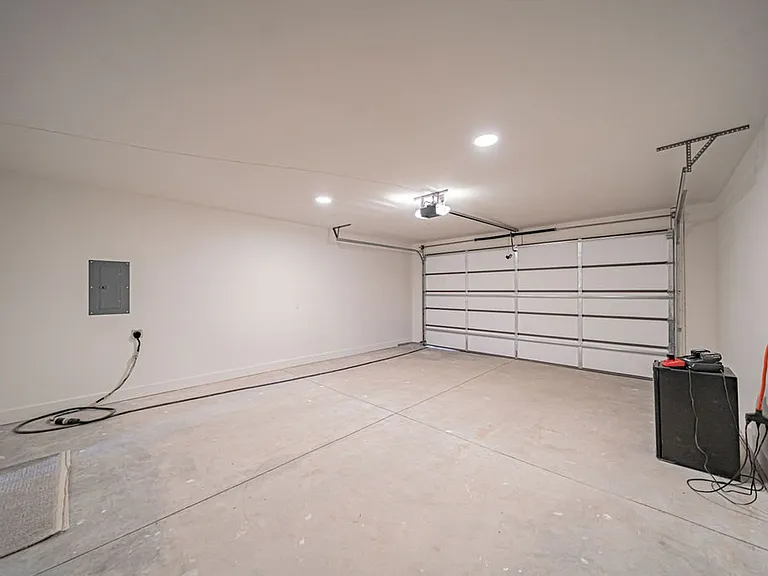 351 E Lorene St — Photo 45