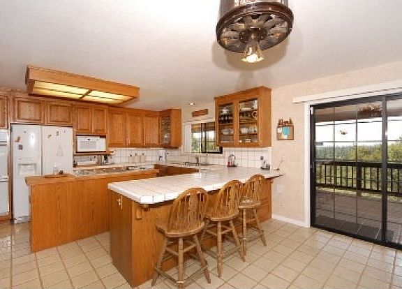 4th image of 20151 Meadowood Dr