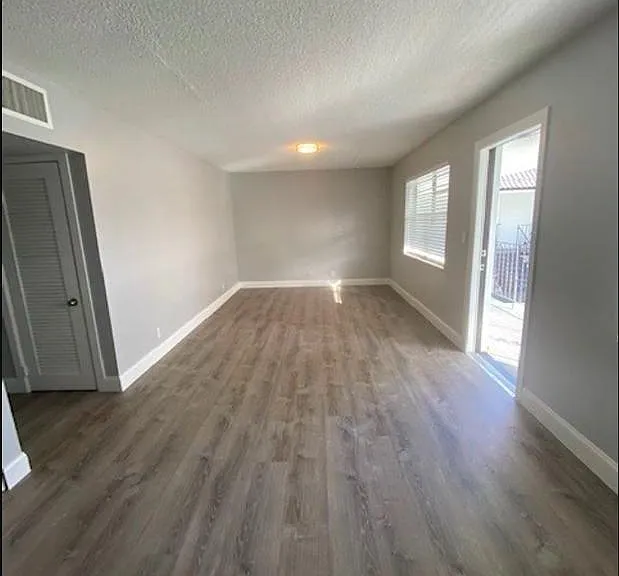 2500 Johnson St — Photo 7