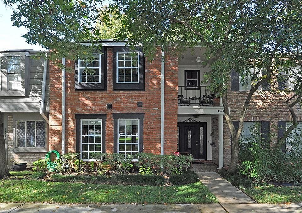 Located in the heart of the Energy Corridor in popular Memorial Club, this four bedroom townhome is a welcome retreat at the end of the day!