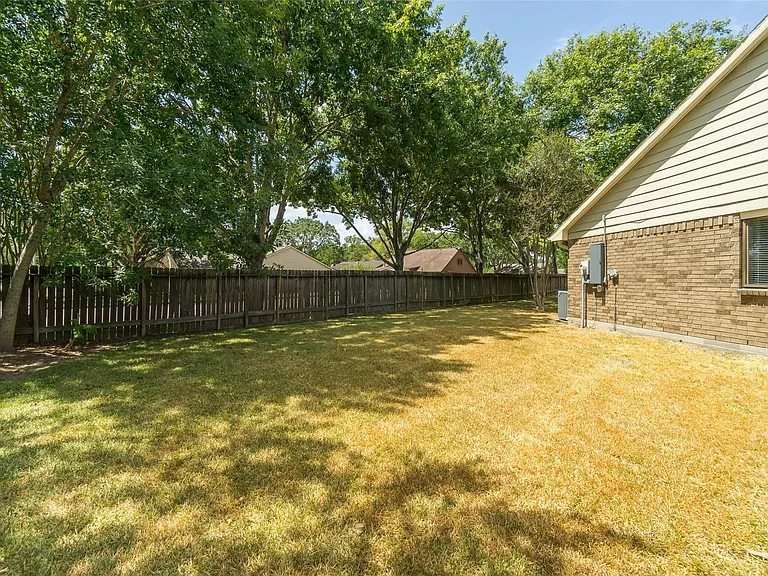 2902 Laurelridge Dr — Photo 28