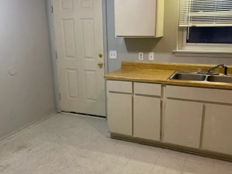 501 N Church St #11 — Photo 6