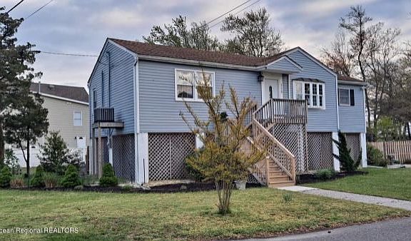 2nd image of 115 Pinewood Rd