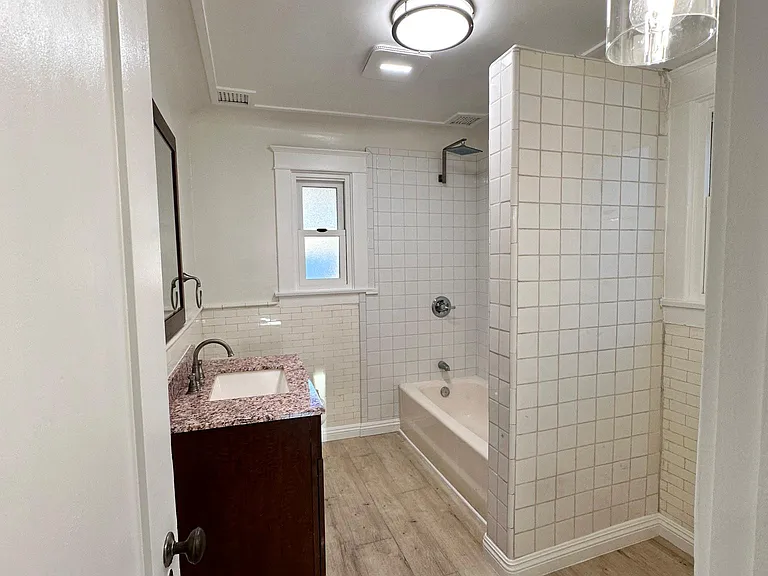 242 1/2 Coronado Ave — Photo 26