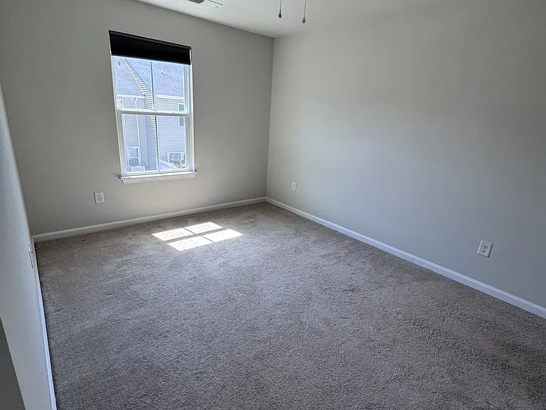 112 Stegg St — Photo 9