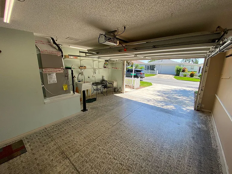 440 Canterbury Ct — Photo 38