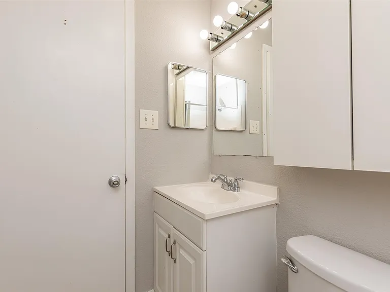 425 Emerson St #13 — Photo 11