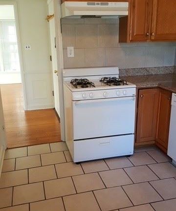 4th image of 1910 E Park Pl APT 2
