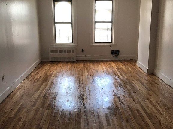 4th image of 1336 Willoughby Ave APT 3C