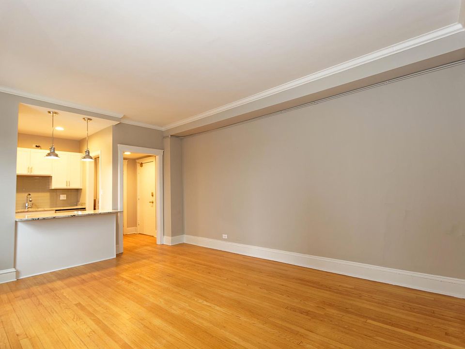 1st image of 329 W Fullerton Pkwy #306