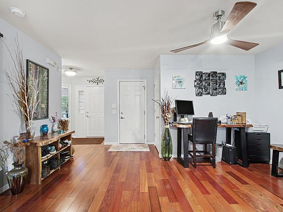 4th image of 931 Veterans Ln