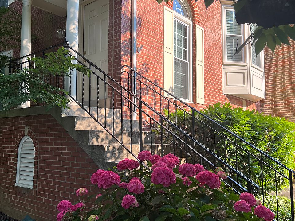 Beautiful end unit townhome in a quiet neighborhood