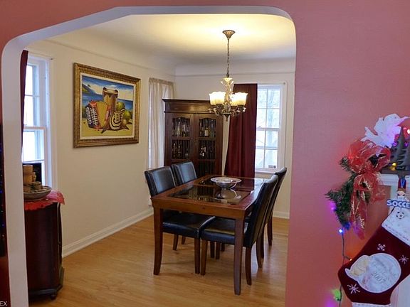 5th image of 2473 Canterbury Rd