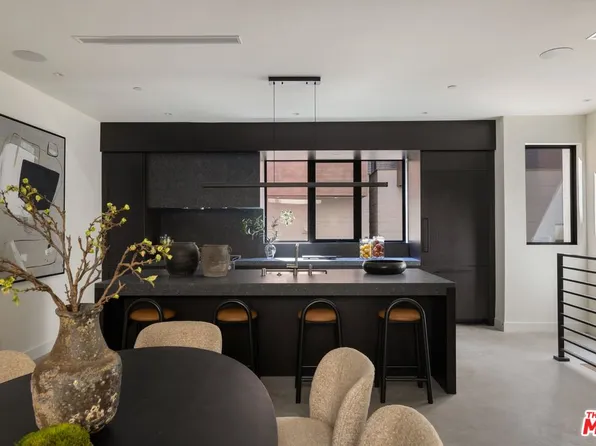 925 Hilldale Ave, West Hollywood, CA 90069