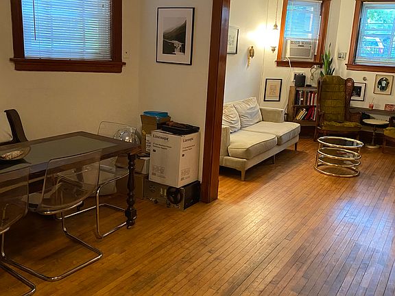 3rd image of 1460 W Summerdale Ave #1R