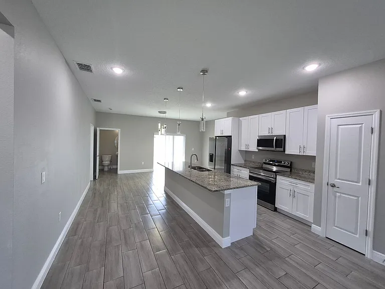 642 Desmoines Ct — Photo 8