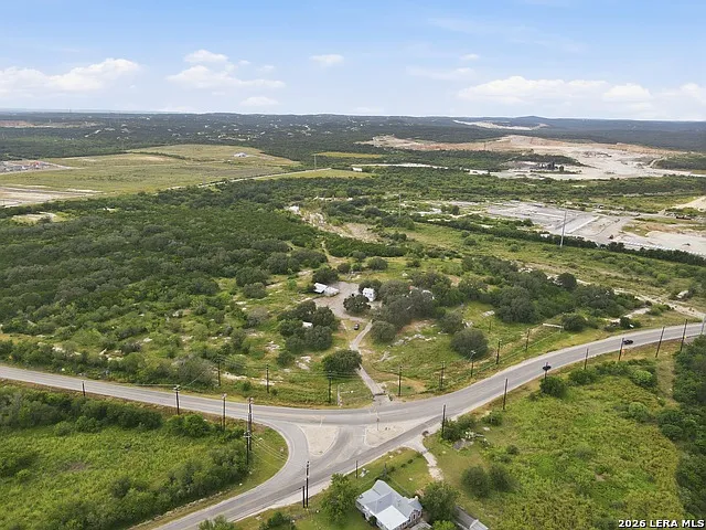 8811 FM 471 N — Photo 27