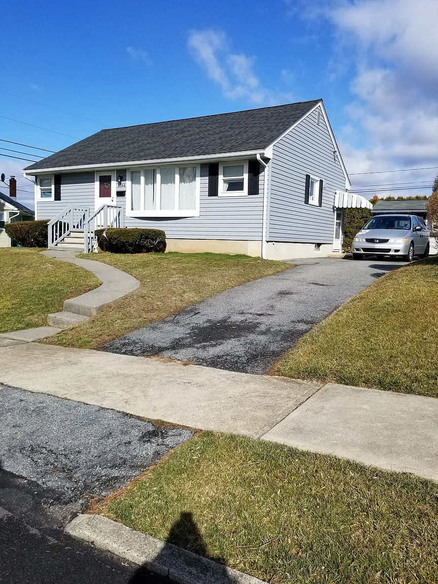 1584 Eastwood Dr photo 1