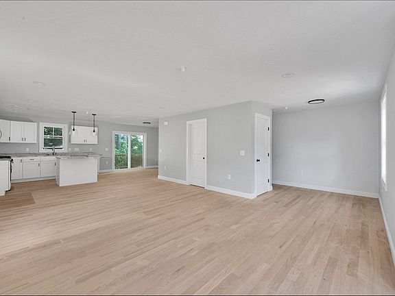 4th image of 299 Quincy St Building 3