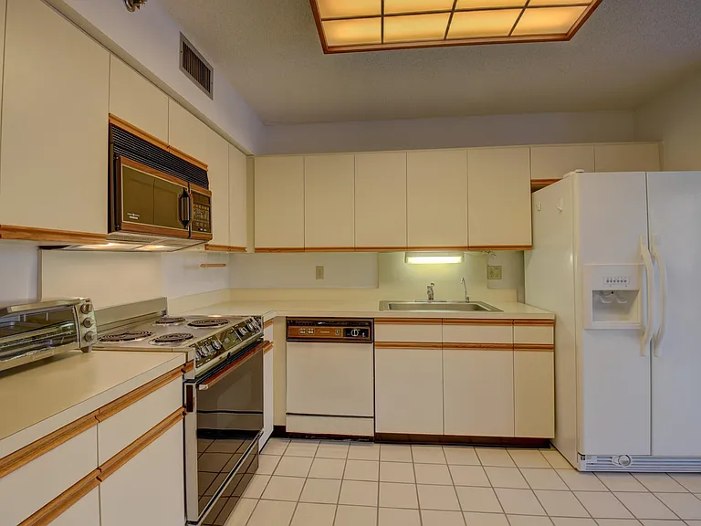 7194 Promenade Dr #202 — Photo 9