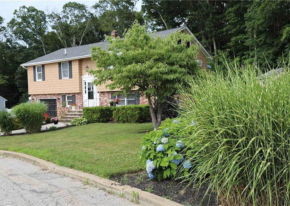 1st image of 61 Carolyn Dr